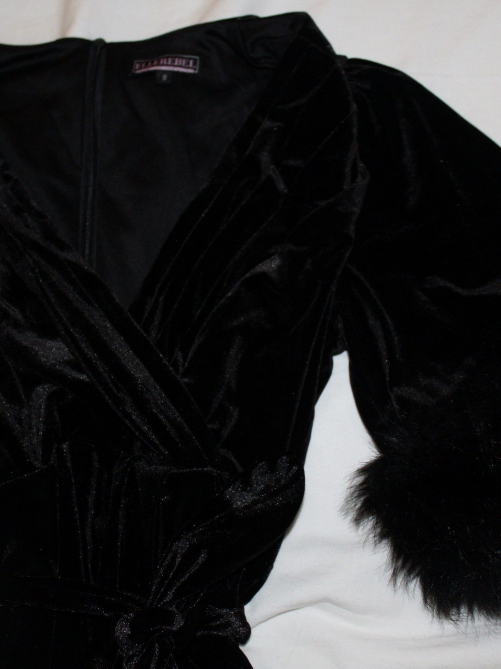 Elle Rebel 1940s Black Velvet Faux-Fur Trim Wrap Robe Dress - Picture 3 of 5